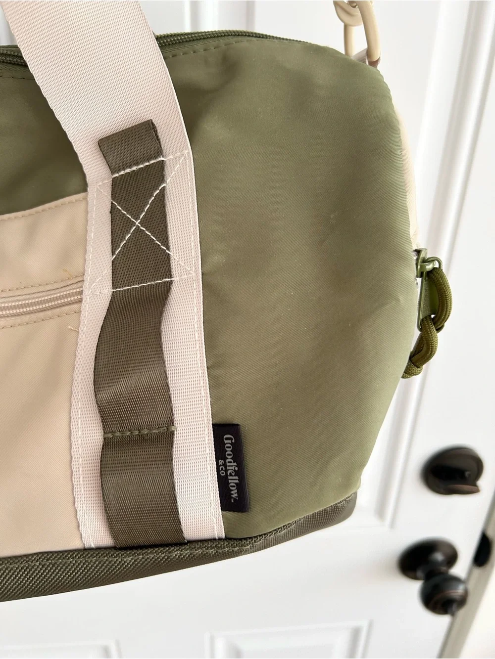NWT Goodfellow Men’s Large Green Tan Canvas Duffle Gym Bag Interior Organization